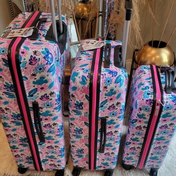 Disney's Mickey Mouse Hawaiian 1-Piece Hardside Spinner Luggage 24" - Picture 4 of 10